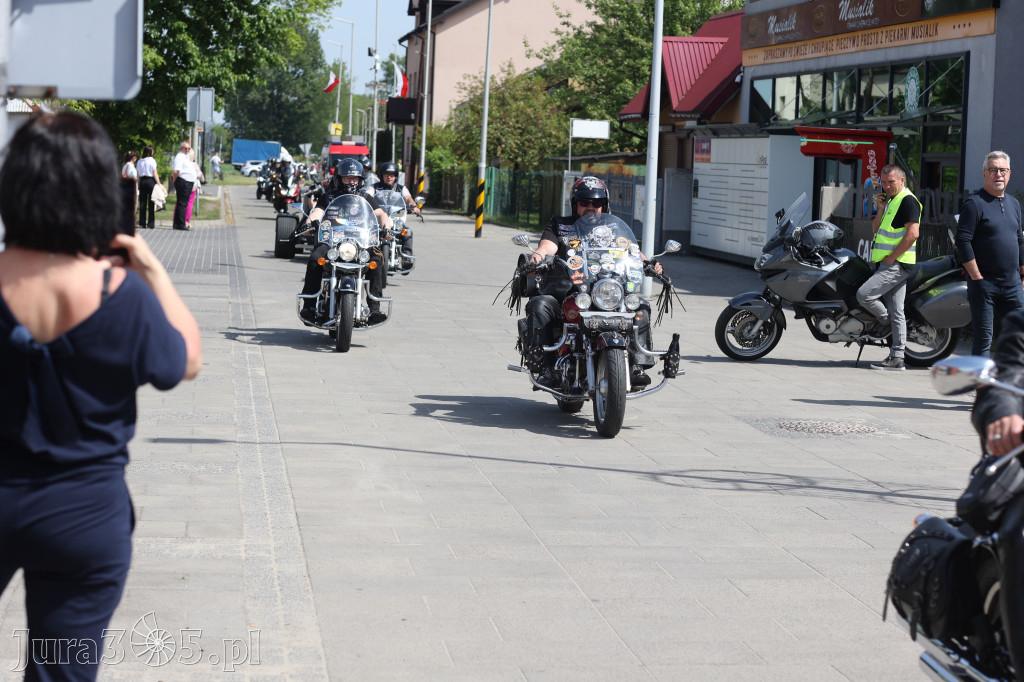 Fotorelacja: Obchody Święta Konstytucji i MOTO piknik w Łazach.