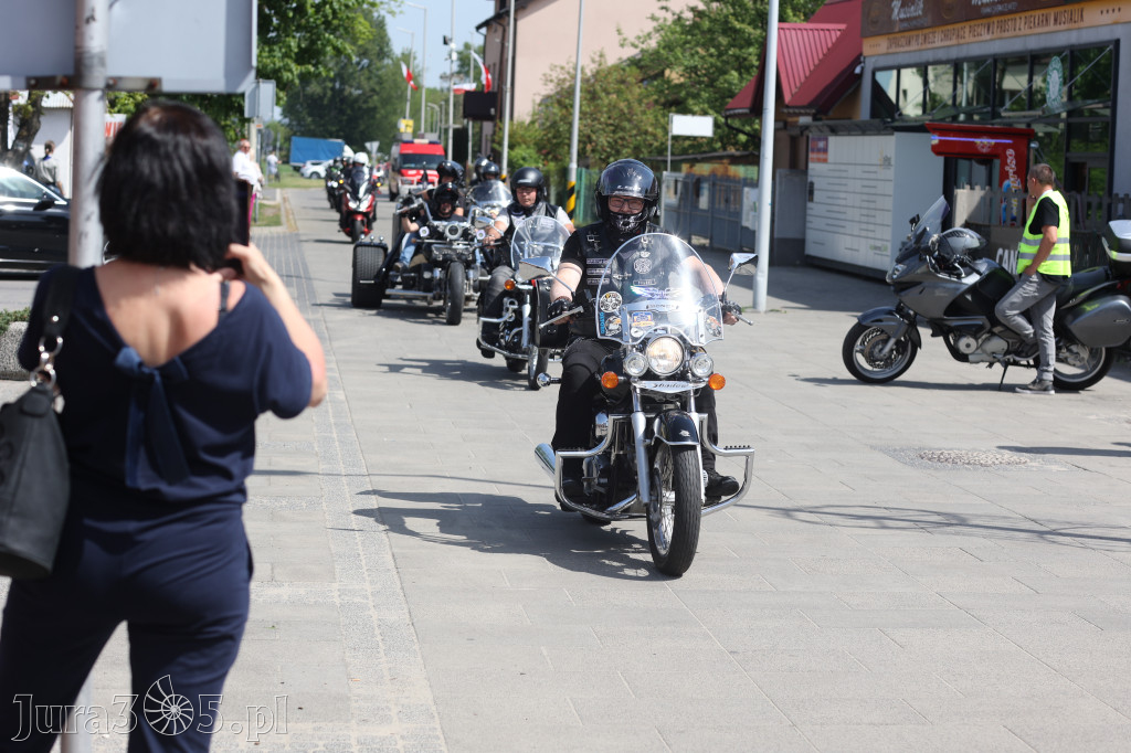 Fotorelacja: Obchody Święta Konstytucji i MOTO piknik w Łazach.