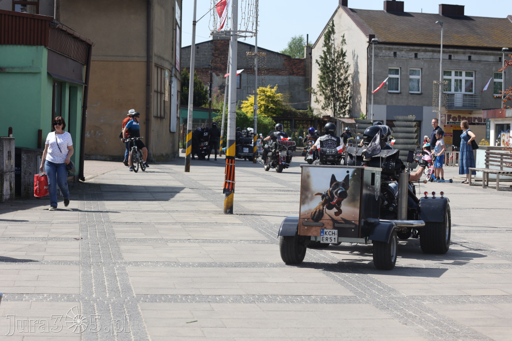 Fotorelacja: Obchody Święta Konstytucji i MOTO piknik w Łazach.