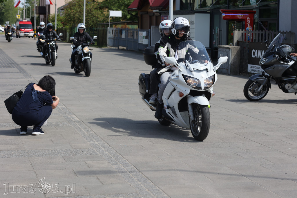 Fotorelacja: Obchody Święta Konstytucji i MOTO piknik w Łazach.