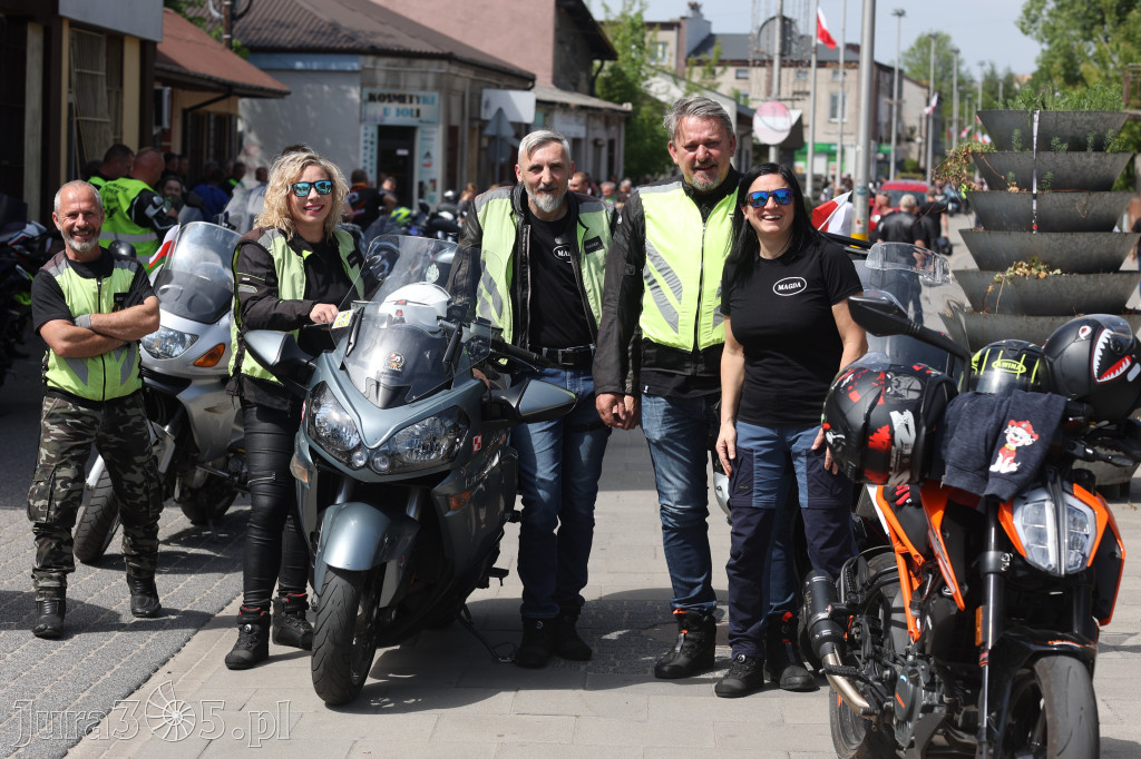 Fotorelacja: Obchody Święta Konstytucji i MOTO piknik w Łazach.