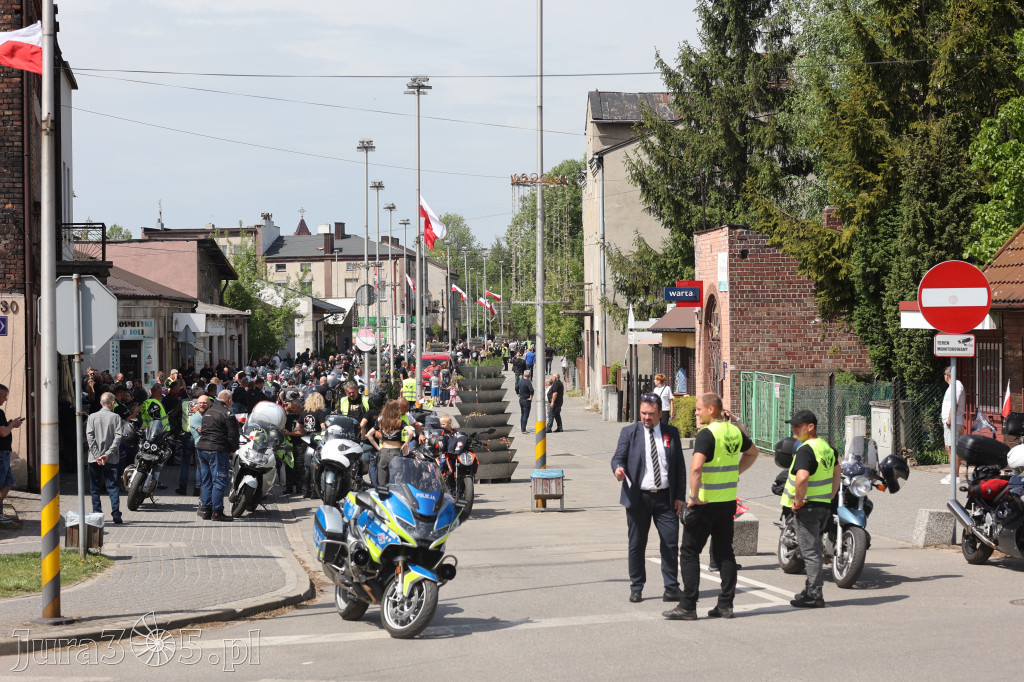 Fotorelacja: Obchody Święta Konstytucji i MOTO piknik w Łazach.