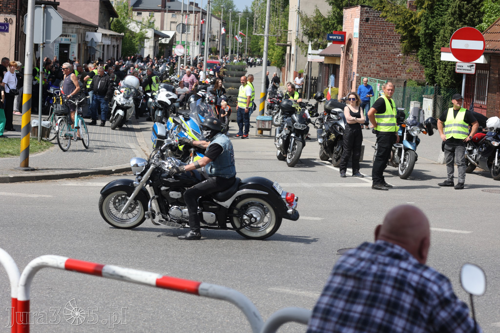 Fotorelacja: Obchody Święta Konstytucji i MOTO piknik w Łazach.