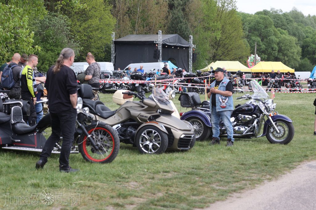 Fotorelacja: Obchody Święta Konstytucji i MOTO piknik w Łazach.