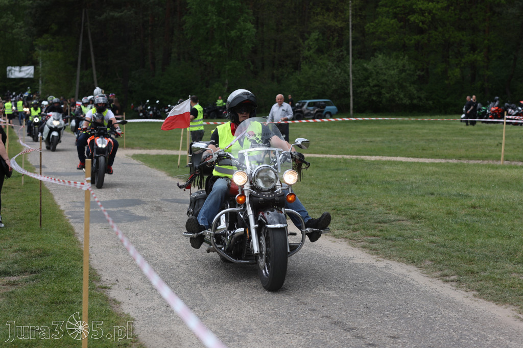 Fotorelacja: Obchody Święta Konstytucji i MOTO piknik w Łazach.