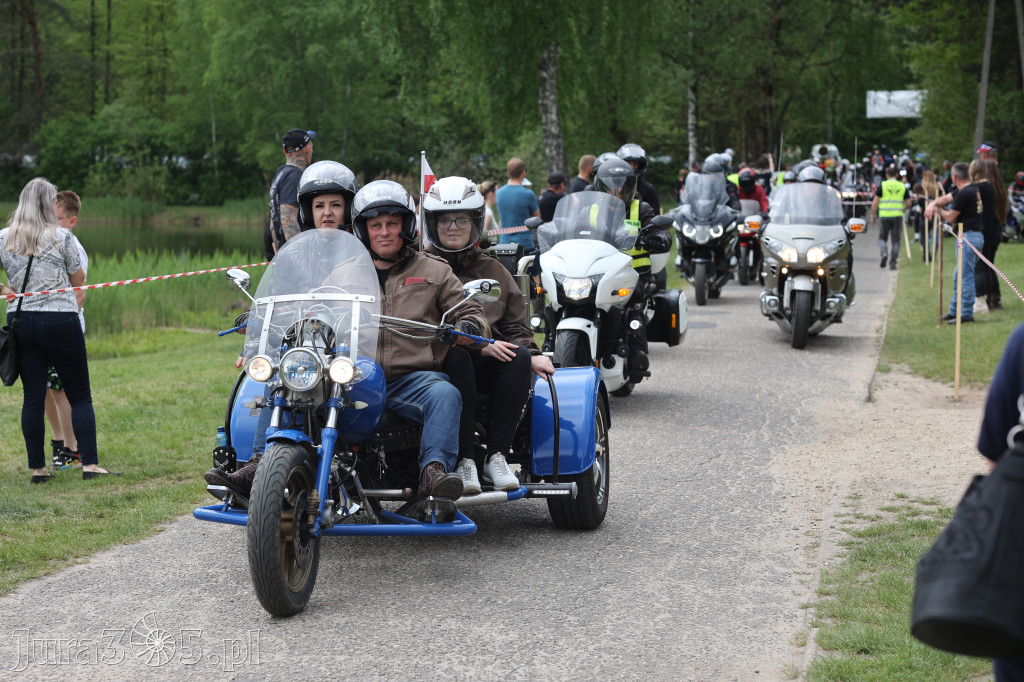 Fotorelacja: Obchody Święta Konstytucji i MOTO piknik w Łazach.
