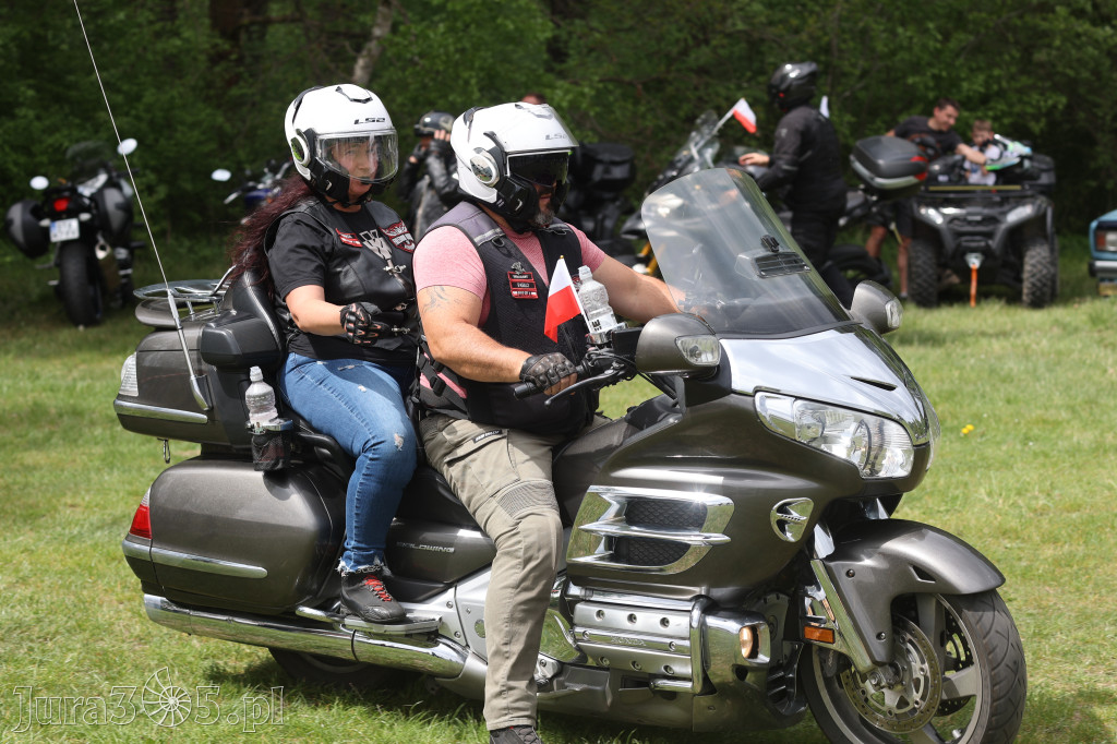 Fotorelacja: Obchody Święta Konstytucji i MOTO piknik w Łazach.