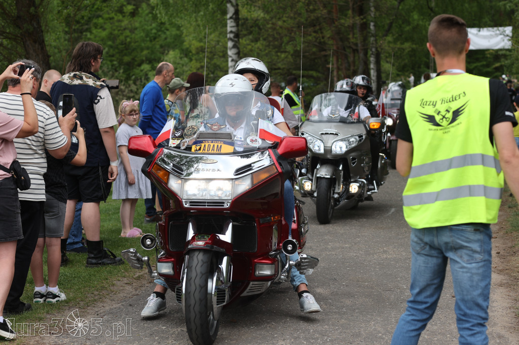 Fotorelacja: Obchody Święta Konstytucji i MOTO piknik w Łazach.