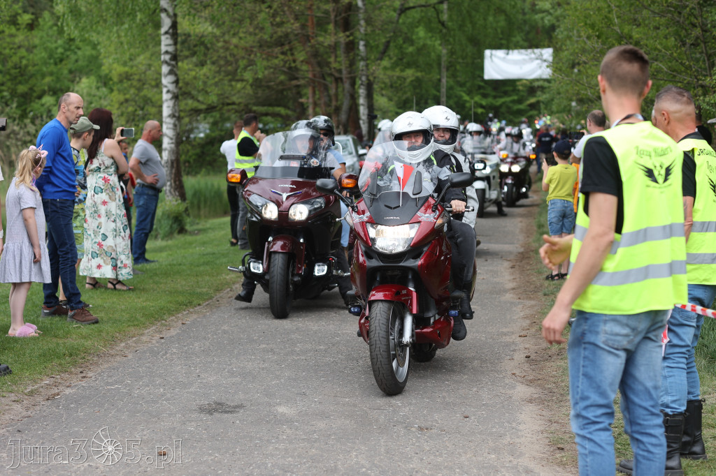 Fotorelacja: Obchody Święta Konstytucji i MOTO piknik w Łazach.