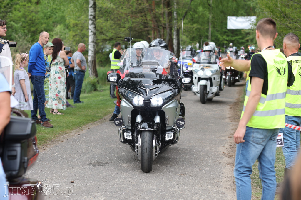 Fotorelacja: Obchody Święta Konstytucji i MOTO piknik w Łazach.
