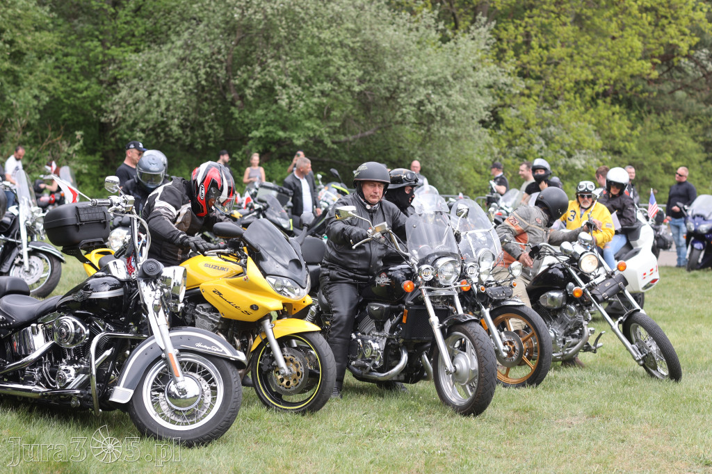 Fotorelacja: Obchody Święta Konstytucji i MOTO piknik w Łazach.