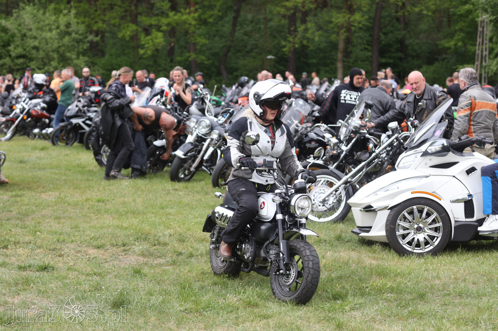 Fotorelacja: Obchody Święta Konstytucji i MOTO piknik w Łazach.