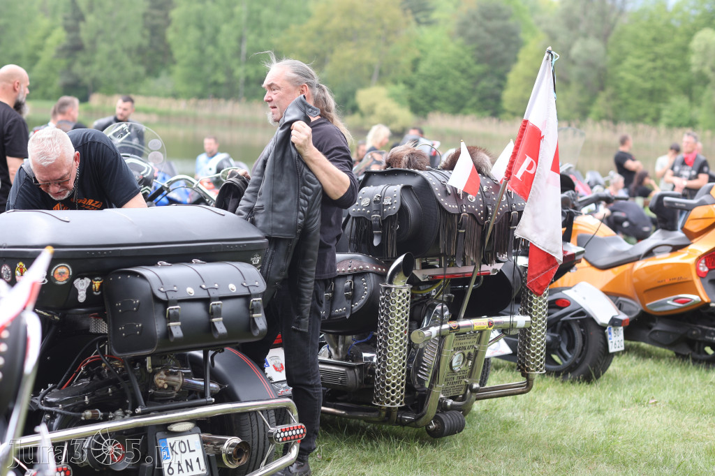 Fotorelacja: Obchody Święta Konstytucji i MOTO piknik w Łazach.