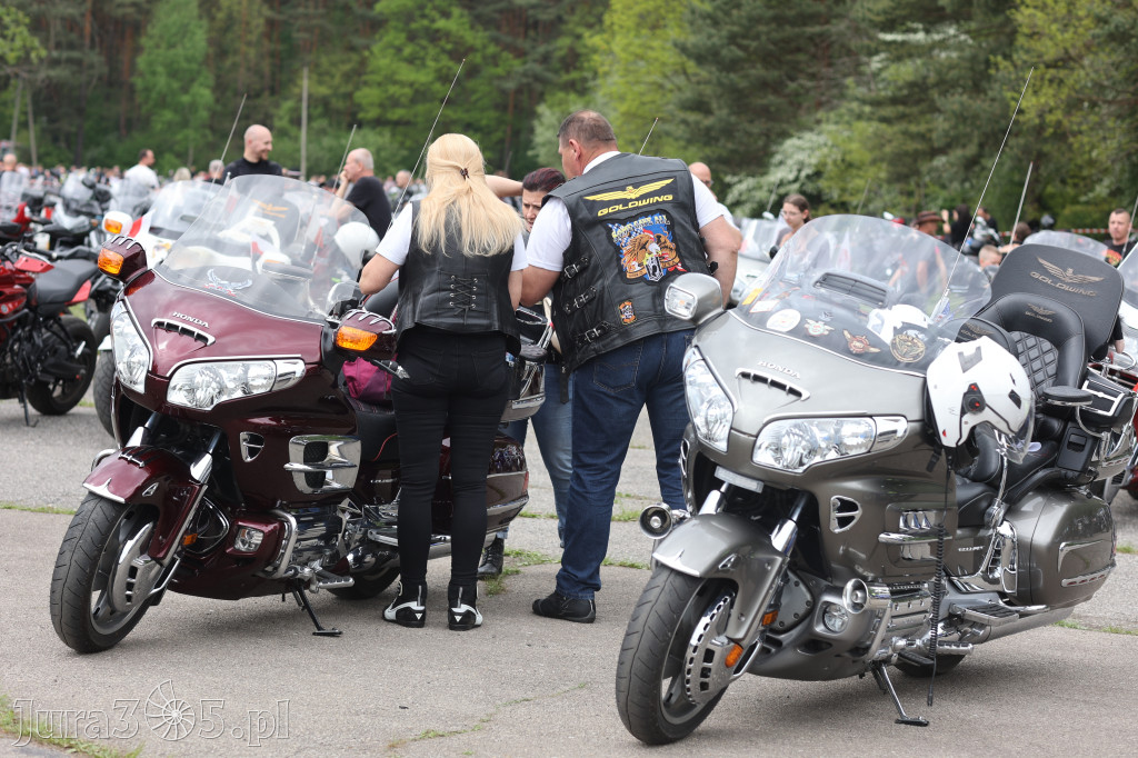 Fotorelacja: Obchody Święta Konstytucji i MOTO piknik w Łazach.