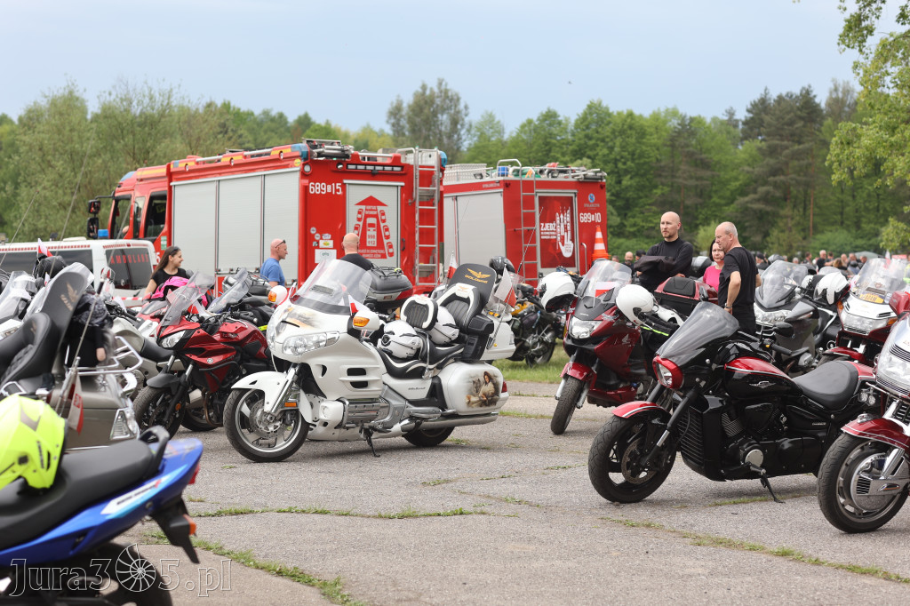 Fotorelacja: Obchody Święta Konstytucji i MOTO piknik w Łazach.