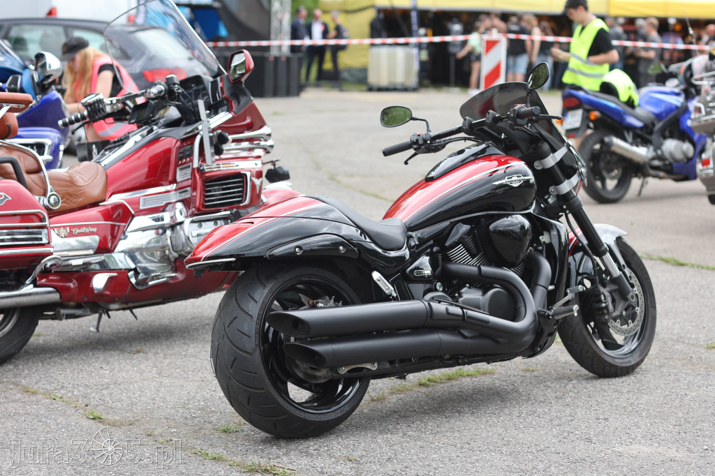 Fotorelacja: Obchody Święta Konstytucji i MOTO piknik w Łazach.