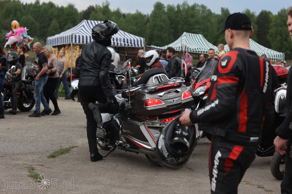 Fotorelacja: Obchody Święta Konstytucji i MOTO piknik w Łazach.