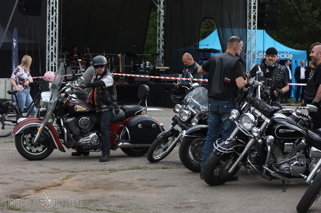 Fotorelacja: Obchody Święta Konstytucji i MOTO piknik w Łazach.
