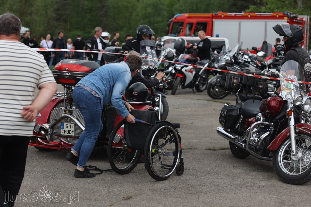 Fotorelacja: Obchody Święta Konstytucji i MOTO piknik w Łazach.