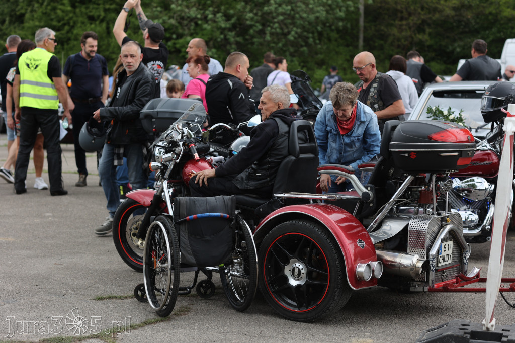 Fotorelacja: Obchody Święta Konstytucji i MOTO piknik w Łazach.