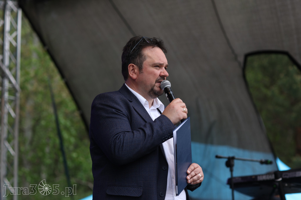 Fotorelacja: Obchody Święta Konstytucji i MOTO piknik w Łazach.