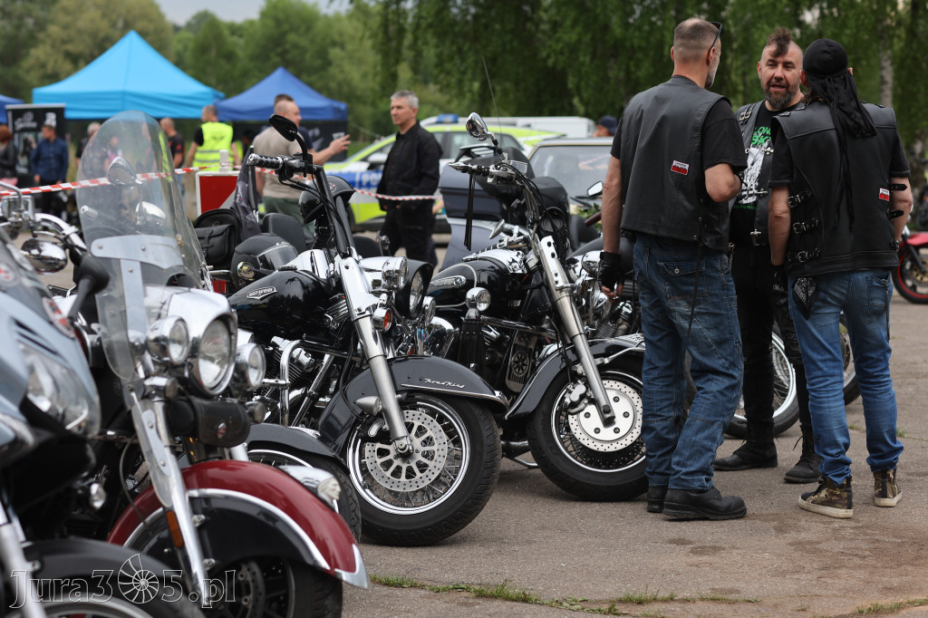 Fotorelacja: Obchody Święta Konstytucji i MOTO piknik w Łazach.