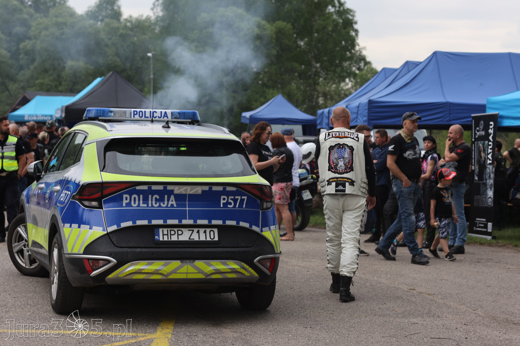 Fotorelacja: Obchody Święta Konstytucji i MOTO piknik w Łazach.
