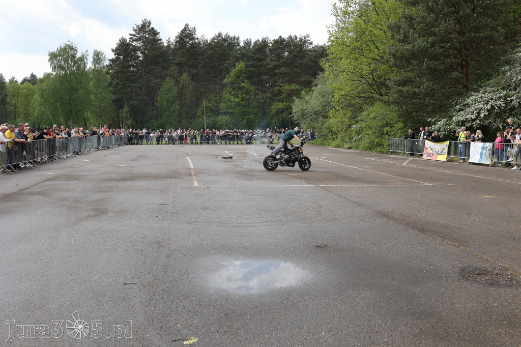 Fotorelacja: Obchody Święta Konstytucji i MOTO piknik w Łazach.