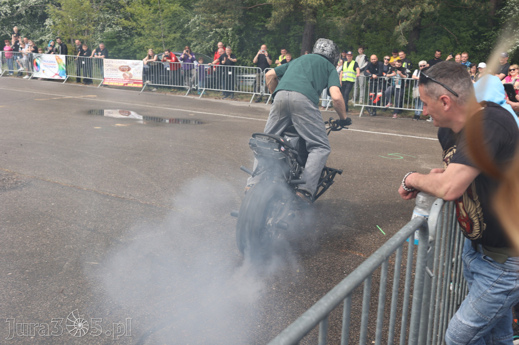 Fotorelacja: Obchody Święta Konstytucji i MOTO piknik w Łazach.