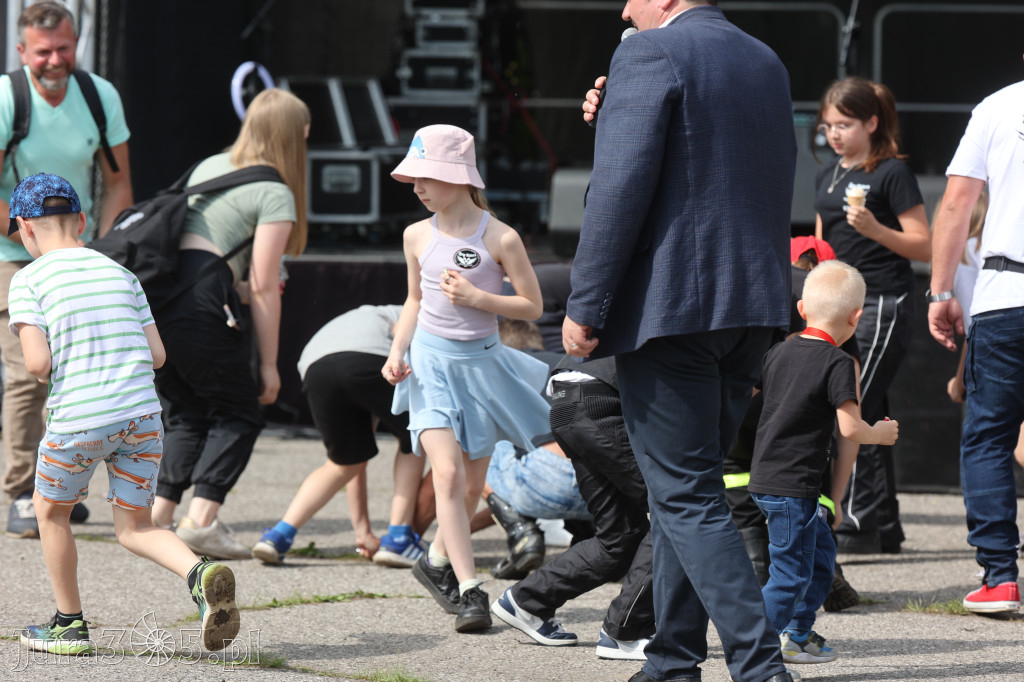 Fotorelacja: Obchody Święta Konstytucji i MOTO piknik w Łazach.
