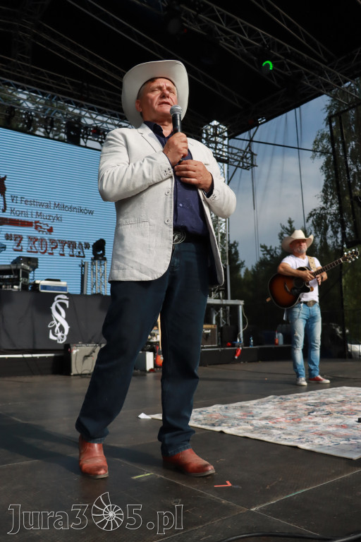 Fotorelacja IX: Występ Mai Boguckiej i zespołu Droga na Ostrołękę - Festiwal z Kopyta w Gniazdowie