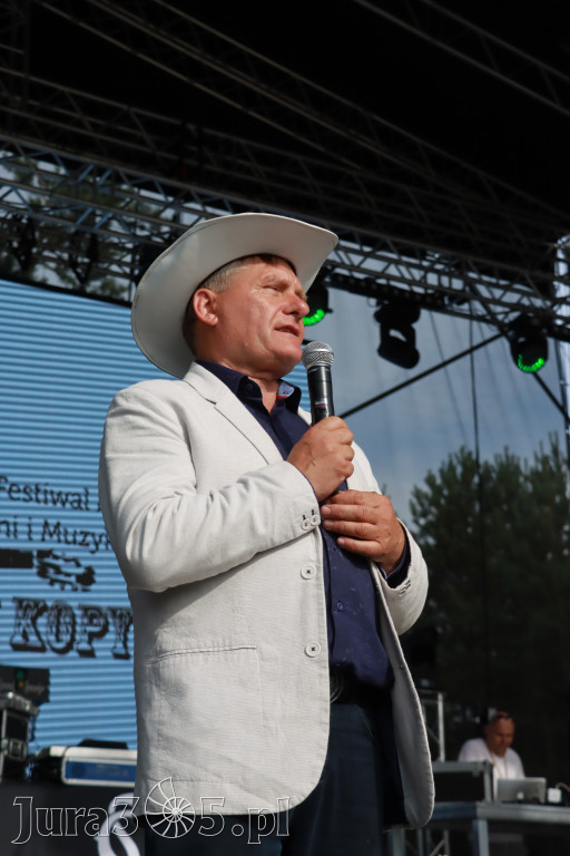Fotorelacja IX: Występ Mai Boguckiej i zespołu Droga na Ostrołękę - Festiwal z Kopyta w Gniazdowie