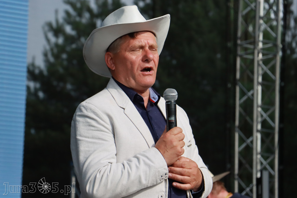 Fotorelacja IX: Występ Mai Boguckiej i zespołu Droga na Ostrołękę - Festiwal z Kopyta w Gniazdowie