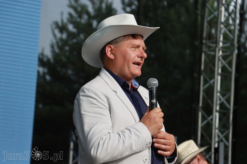 Fotorelacja IX: Występ Mai Boguckiej i zespołu Droga na Ostrołękę - Festiwal z Kopyta w Gniazdowie