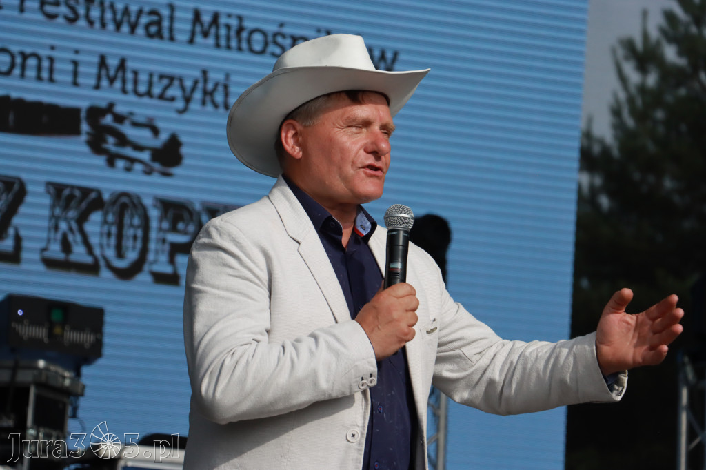 Fotorelacja IX: Występ Mai Boguckiej i zespołu Droga na Ostrołękę - Festiwal z Kopyta w Gniazdowie
