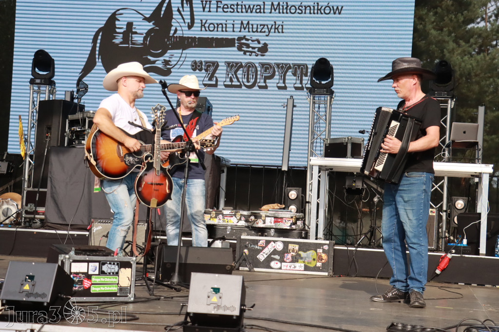 Fotorelacja IX: Występ Mai Boguckiej i zespołu Droga na Ostrołękę - Festiwal z Kopyta w Gniazdowie