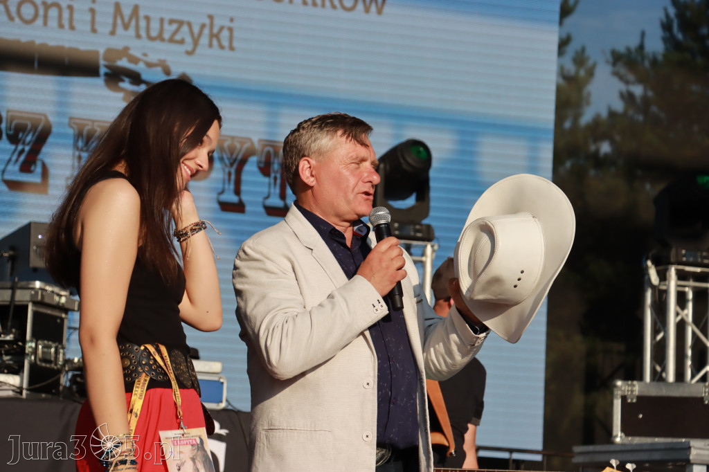 Fotorelacja IX: Występ Mai Boguckiej i zespołu Droga na Ostrołękę - Festiwal z Kopyta w Gniazdowie