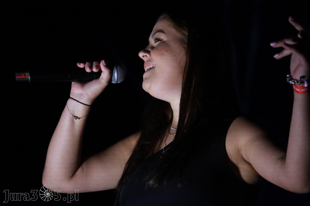 Fotorelacja XIII: Julia Tkacz solo i ze Smolastym - Festiwal z Kopyta w Gniazdowie