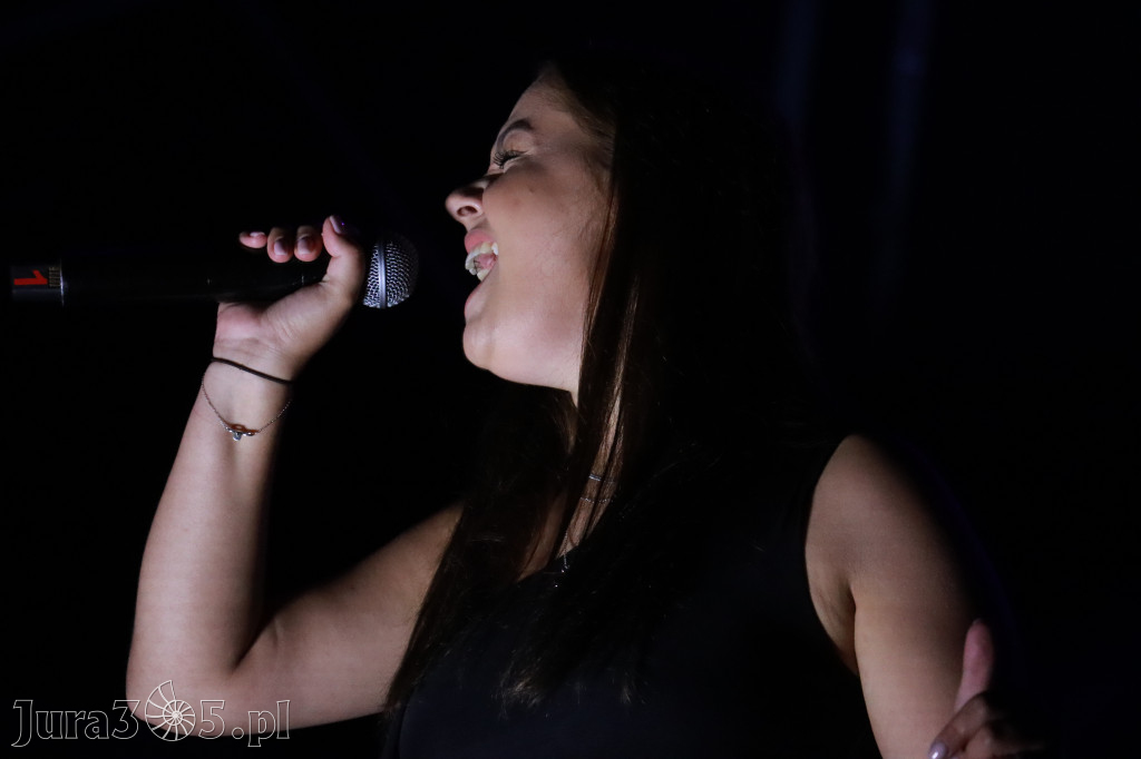 Fotorelacja XIII: Julia Tkacz solo i ze Smolastym - Festiwal z Kopyta w Gniazdowie
