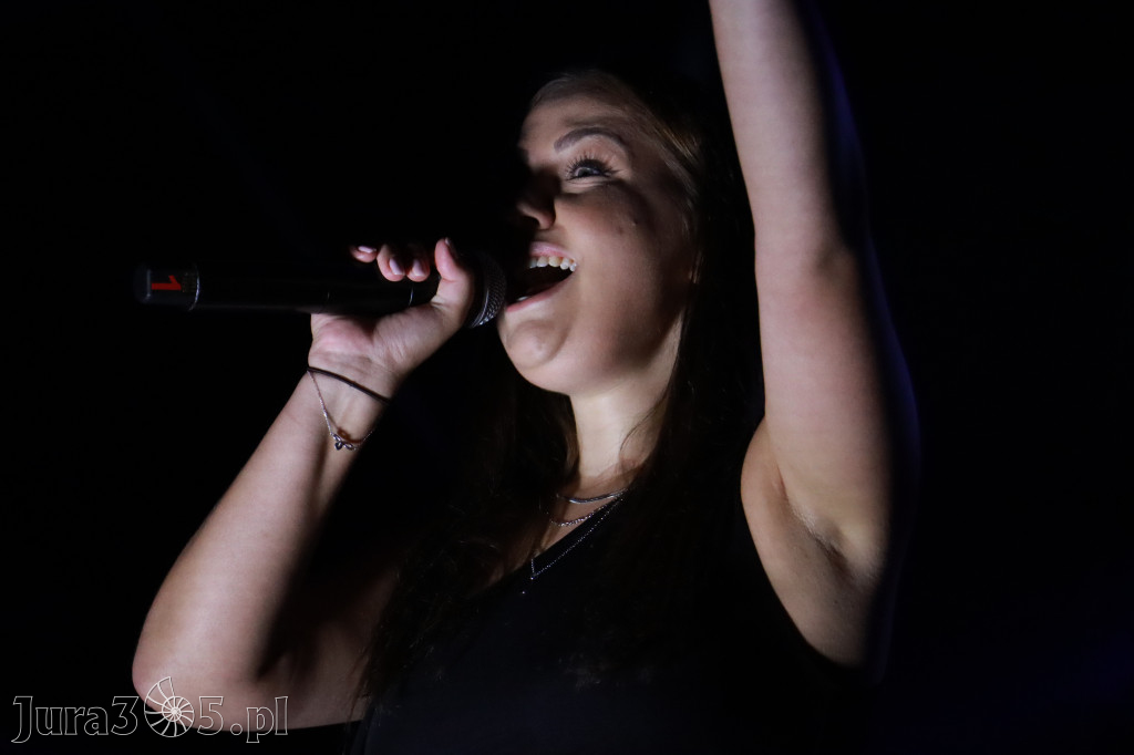 Fotorelacja XIII: Julia Tkacz solo i ze Smolastym - Festiwal z Kopyta w Gniazdowie