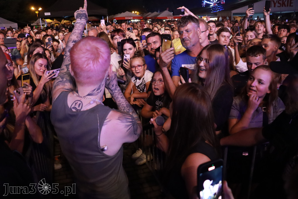 Fotorelacja XIII: Julia Tkacz solo i ze Smolastym - Festiwal z Kopyta w Gniazdowie