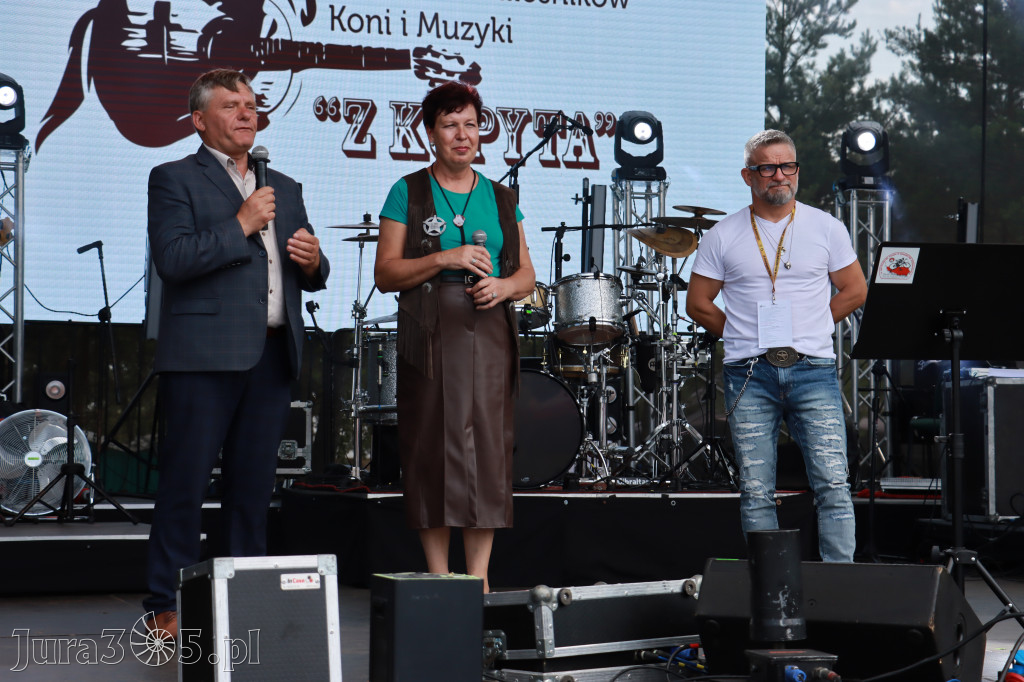 Fotorelacja XVI: Rozpoczęcie drugiego dnia Festiwalu z Kopyta - Ogólnopolski Konkursu COUNTRY STARS - soliści.