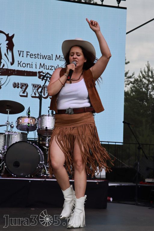 Fotorelacja XVI: Rozpoczęcie drugiego dnia Festiwalu z Kopyta - Ogólnopolski Konkursu COUNTRY STARS - soliści.