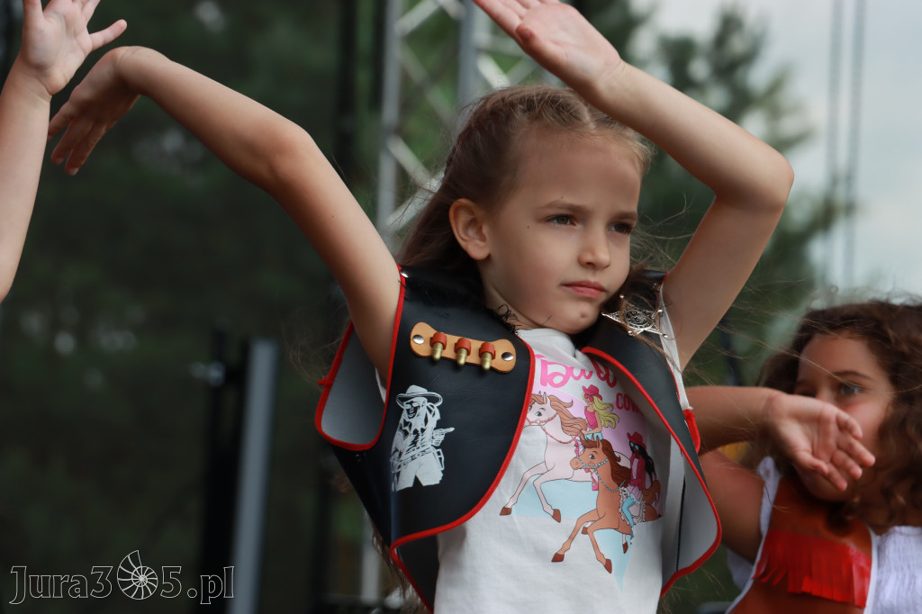 Fotorelacji XVIII: Taniec, muzyka i śpiew na Festiwalu z Kopyta w Gniazdowie