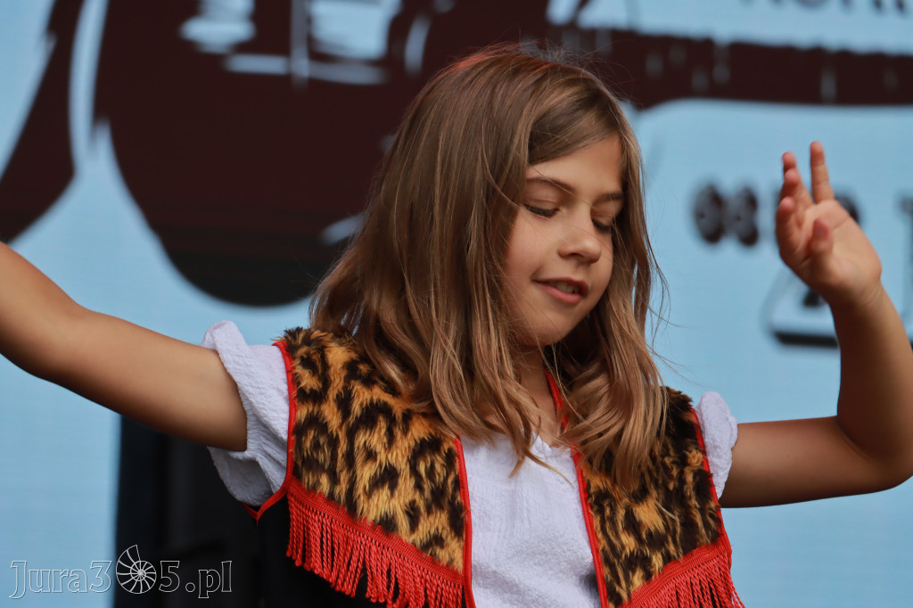 Fotorelacji XVIII: Taniec, muzyka i śpiew na Festiwalu z Kopyta w Gniazdowie