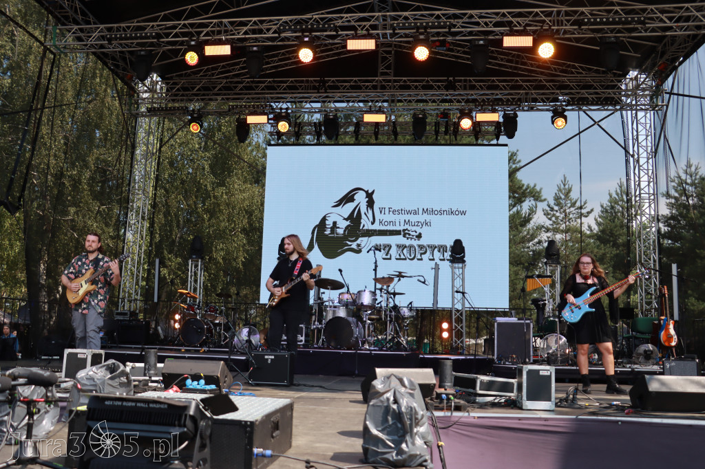 Fotorelacji XVIII: Taniec, muzyka i śpiew na Festiwalu z Kopyta w Gniazdowie