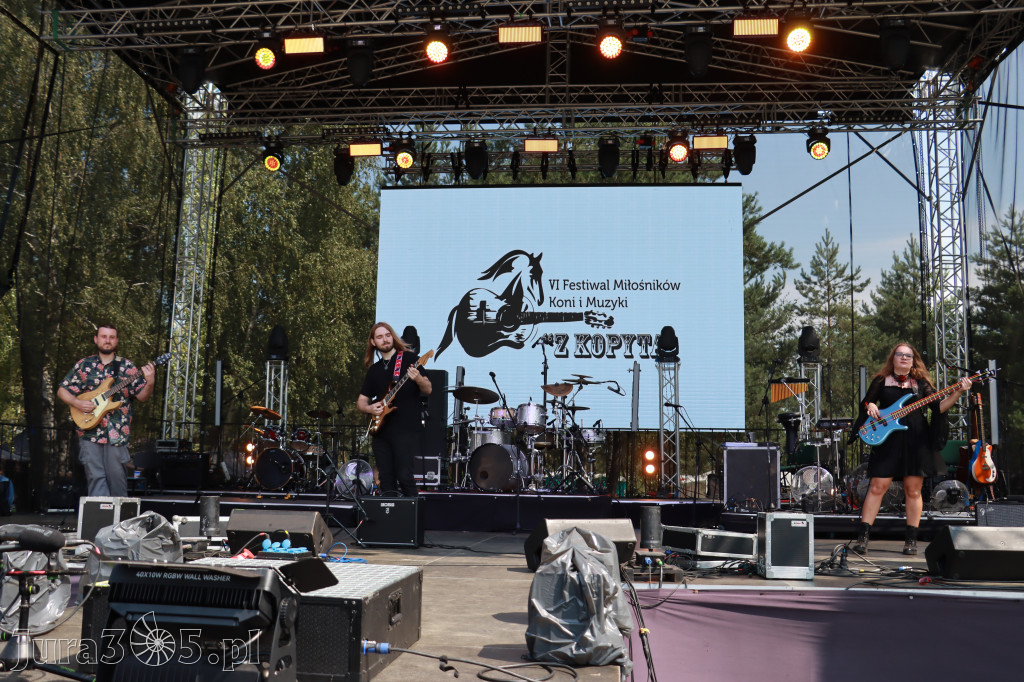 Fotorelacji XVIII: Taniec, muzyka i śpiew na Festiwalu z Kopyta w Gniazdowie
