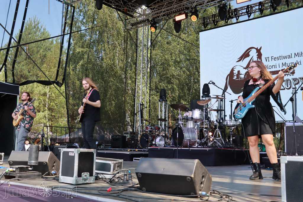 Fotorelacji XVIII: Taniec, muzyka i śpiew na Festiwalu z Kopyta w Gniazdowie