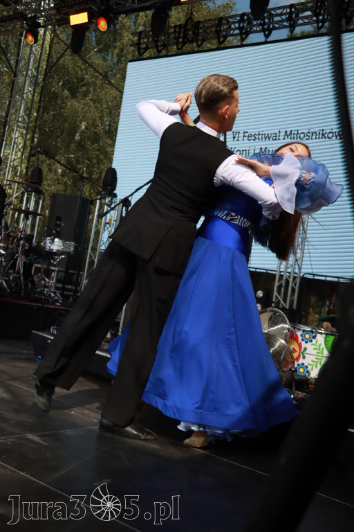 Fotorelacji XVIII: Taniec, muzyka i śpiew na Festiwalu z Kopyta w Gniazdowie