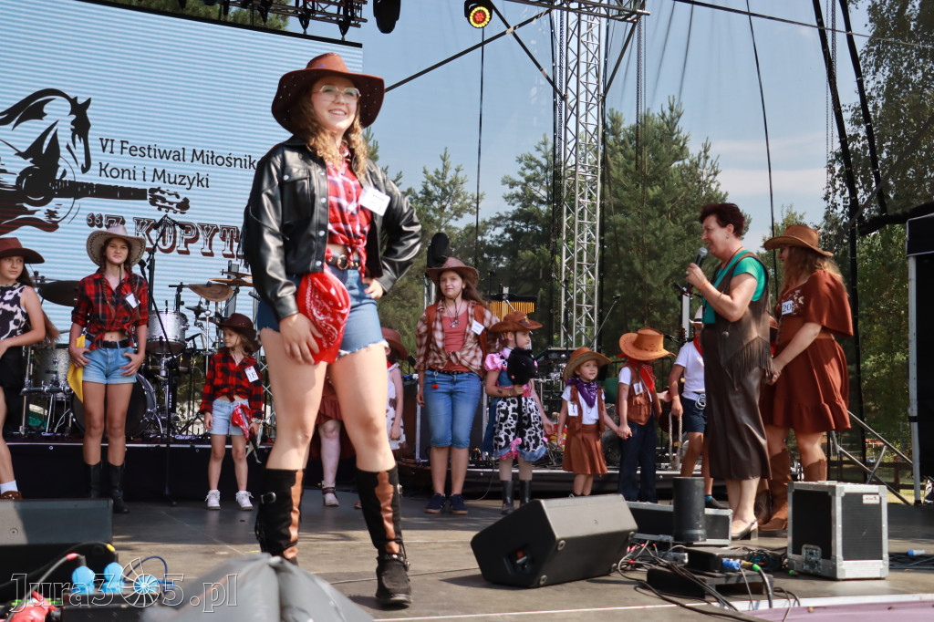 Fotorelacja XIX: Konkurs na strój w stylu Country - Festiwal z Kopyta w Gniazdowie
